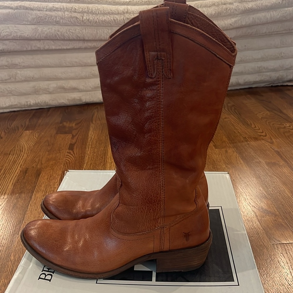 Frye Carson Pull On Boots - cognac - 8M - Picture 4 of 9